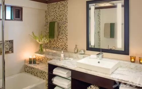  Caribbean Beachfront Grande Luxe Walkout Club Level Room - WGB (4)